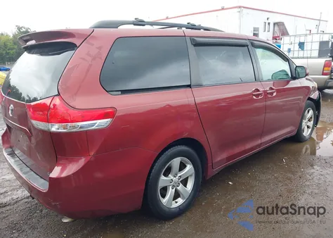2012 Toyota Sienna Le V6 8 Passenger z USA, uszkodzony, nr VIN 5TDKK3DC3CS230755